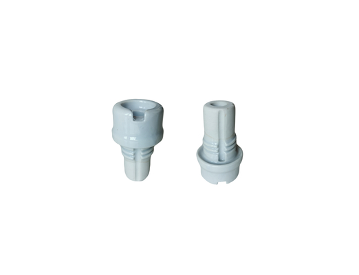 Insulator Keramik ANSI 1.2kV Abu-abu Pada Saluran Listrik