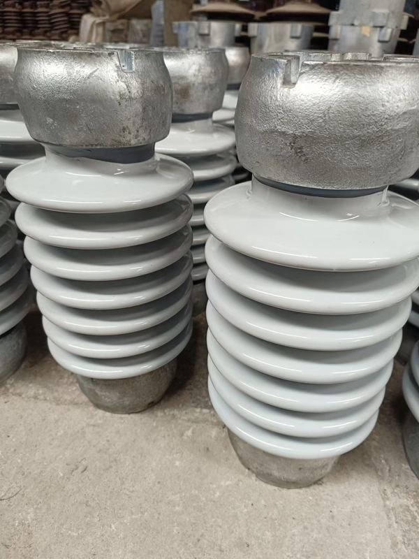 ANSI TR-208 Solid Core Station Post Insulator Ukuran Disesuaikan Abu-abu Muda Mengkilap