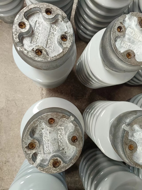 ANSI TR-208 Solid Core Station Post Insulator Ukuran Disesuaikan Abu-abu Muda Mengkilap