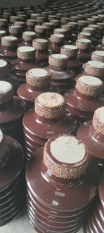 Station Porcelain Solid Core Post Insulator ANSI Brown Glaze 8.9kN Untuk Thailand