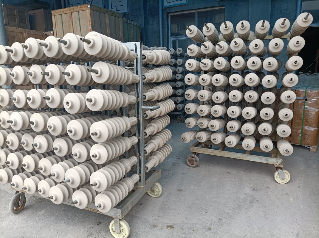 IEC Standard Transformer Porcelain Bushing 150kV Impulse Menahan Tegangan