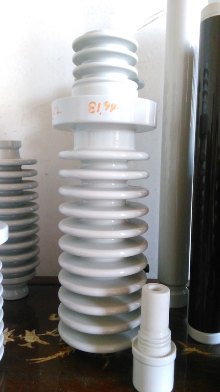 Bushing Berinsulasi Gas IEC