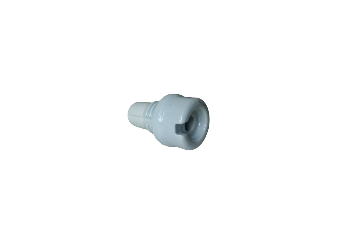 Insulator Keramik ANSI 1.2kV Abu-abu Pada Saluran Listrik