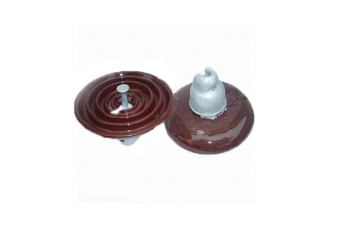 Jalur Distribusi 67kN ANSI Kelas Porcelain Suspension Insulator