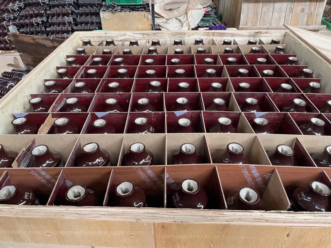 IEC Standard Porcelain Transformer Bushing Warna Coklat