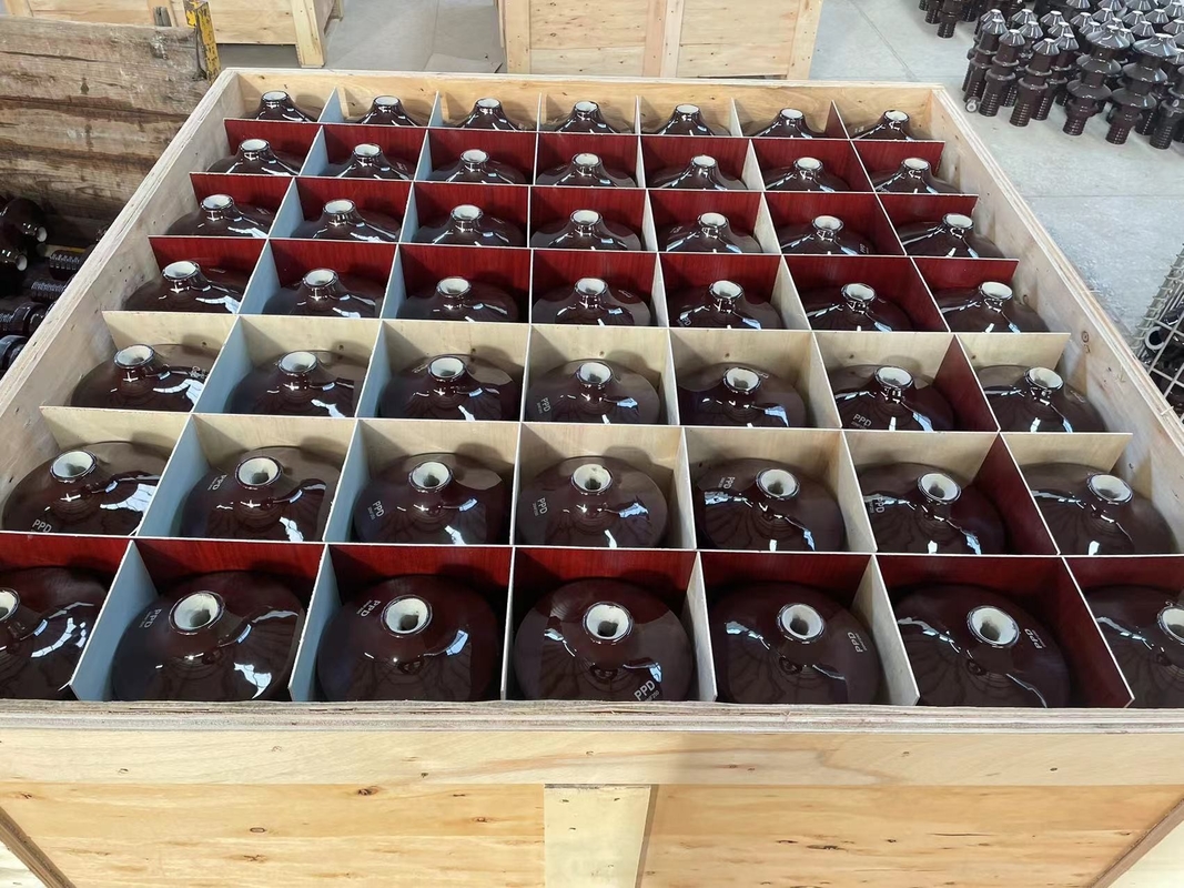 20NF250 Isolator Listrik Porselen Dengan Permukaan Berlapis Coklat Cerah